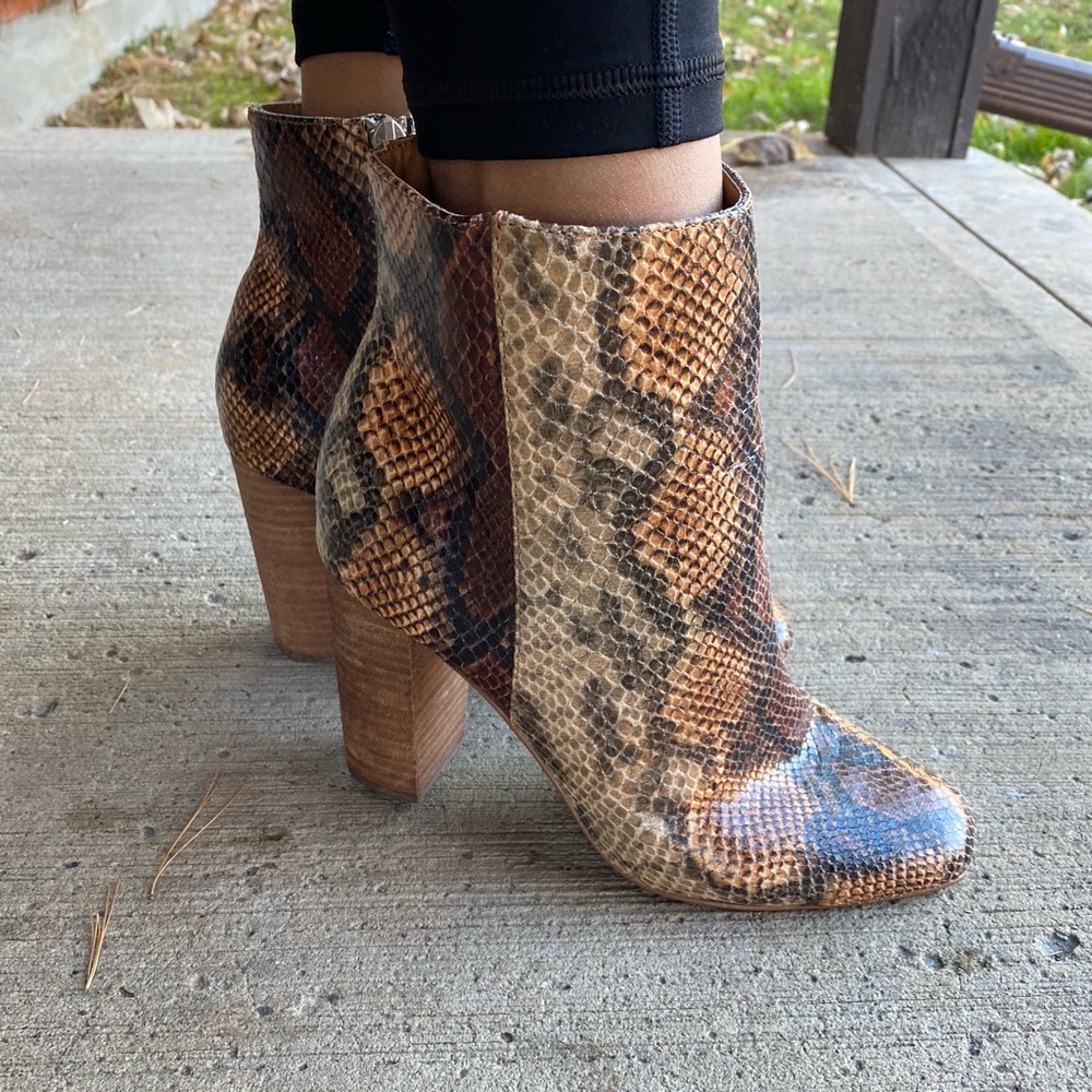 Zigisoho Snake Print Booties
